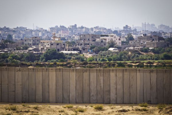 "בליל הסדר תגיעו לבית הכנסת עם נשק"