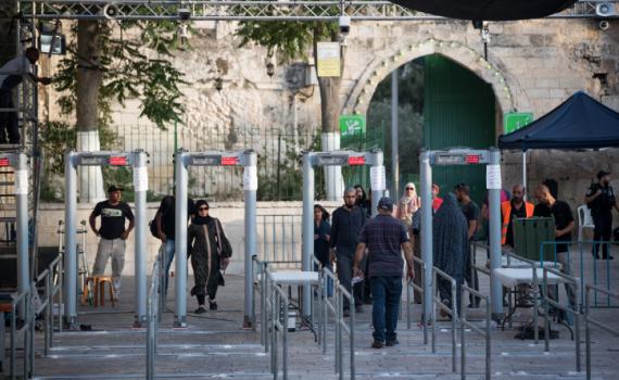 השופטים יכריעו: האם גלאי המתכות בהר הבית חוקי?