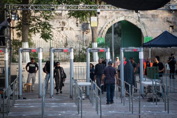 השופטים יכריעו: האם גלאי המתכות בהר הבית חוקי?