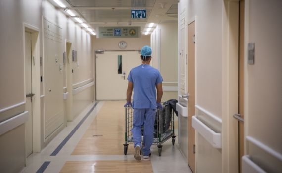 4 בתי חולים הודיעו: לא נמנע ממבקרים להכניס חמץ