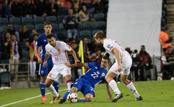 רעייתו של שחקן נבחרת ישראל: "זה מריח רע מאוד"