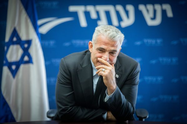 "בוק"; "אחד השוטים": מתקפה רבני, על יאיר לפיד