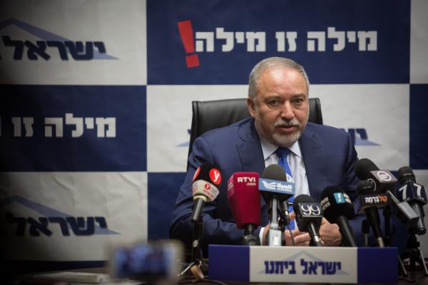 ליברמן: "נצביע נגד חוק הגיוס גם אם אפוטר"