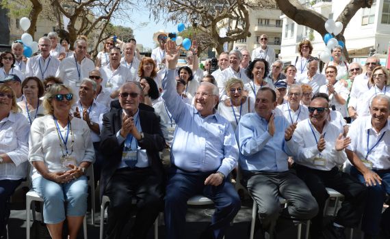 מרגש: הנשיא חגג יום הולדת ל-70 אזרחים מיוחדים
