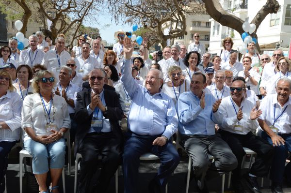 מרגש: הנשיא חגג יום הולדת ל-70 אזרחים מיוחדים