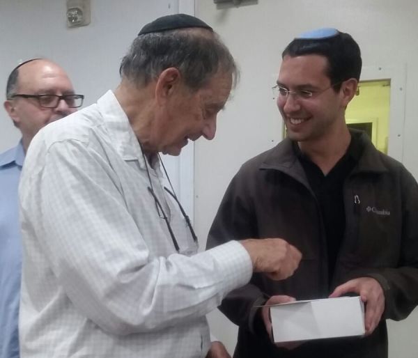 מלגת הצטיינות מקרן אוקס הוענקה השבוע לתלמיד מכללת הרצוג