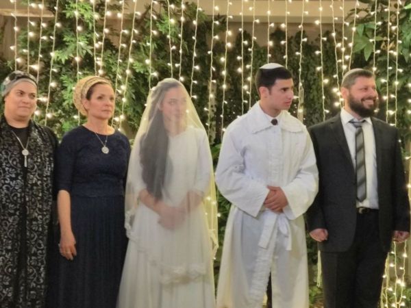 מיגון לשמחה: אחות של מרים בן גל התחתנה