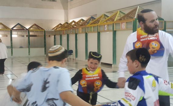 מרגש: תלמידי בית הספר במבצע תרומה לפורים