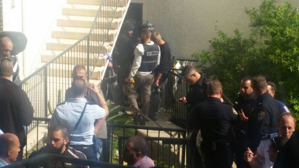 דרמה בחיפה: פצע שוטר במסור נמלט והתבצר בדירה