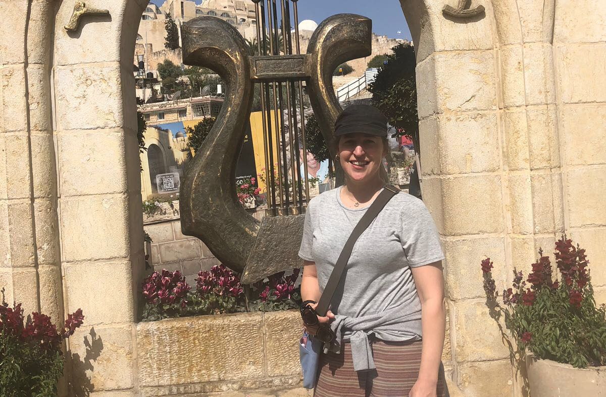 רגע לפני הנאום: הכוכבת ההוליוודית עוצרת בירושלים הקדומה