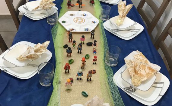 רעיון מדליק לליל הסדר: שולחן יציאת מצרים