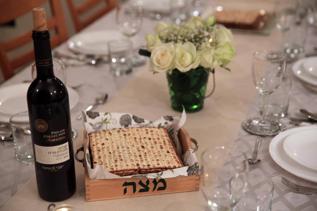 הלכות חג הפסח שחל בשבת לפי מנהגי כל העדות