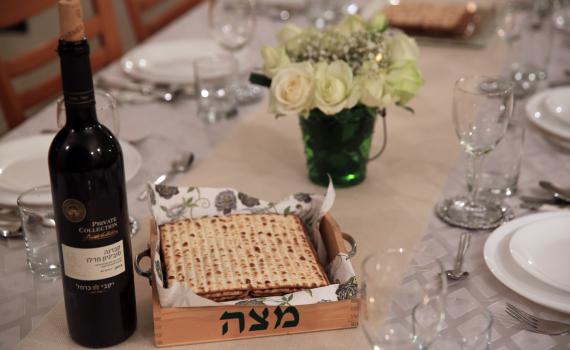 הלכות חג הפסח שחל בשבת לפי מנהגי כל העדות