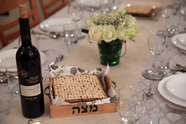 הלכות חג הפסח שחל בשבת לפי מנהגי כל העדות