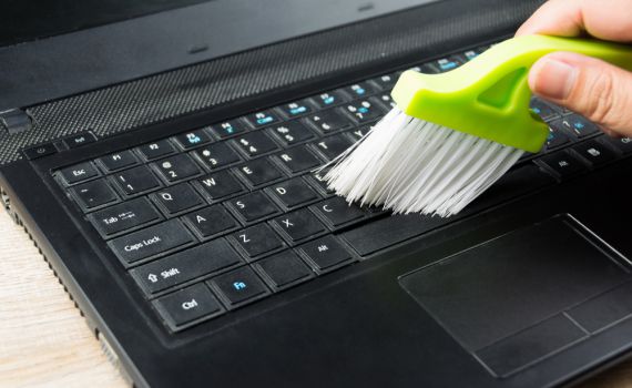 ניקיון טכנולוגי: אפל תשיק מקלדת שמנקה את עצמה