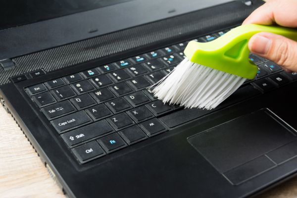 ניקיון טכנולוגי: אפל תשיק מקלדת שמנקה את עצמה