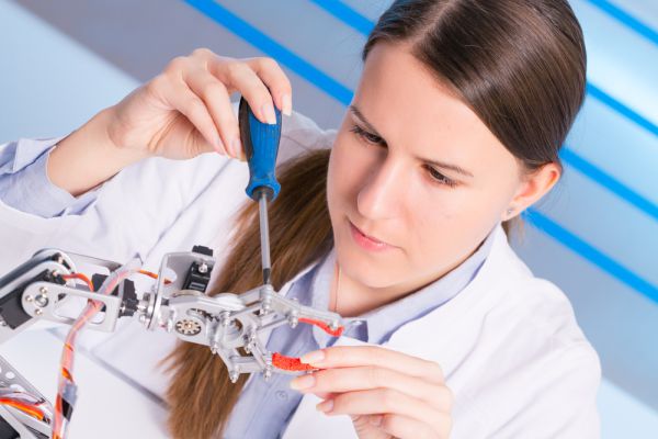 מכללת עזריאלי מקום ראשון בשילוב נשים בהנדסה