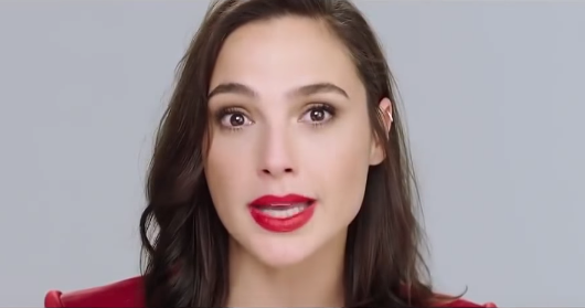 בגלל האייפון: הציוץ של גל גדות הפך לפדיחה