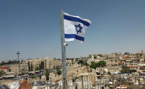 לרגל יום העצמאות: דגלי ישראל הונפו במזרח ירושלים