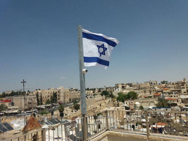 לרגל יום העצמאות: דגלי ישראל הונפו במזרח ירושלים