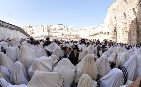 צפו: אלפים בברכת הכהנים המסורתית
