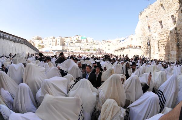 צפו: אלפים בברכת הכהנים המסורתית