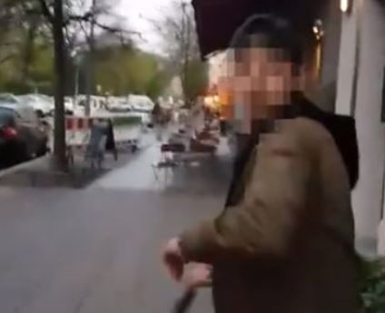 תיעוד מברלין: מוסלמי הכה יהודי- מכיוון שחבש כיפה