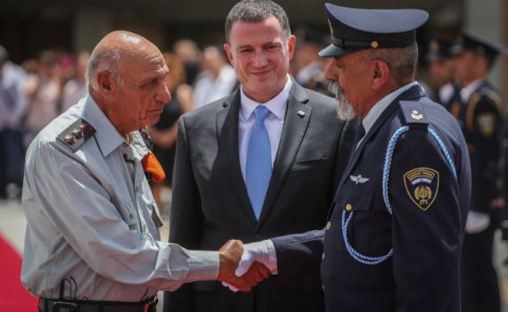 מפקד הטקס בגיבוי לאדלשטיין: "הוא צודק"