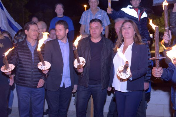 גבאי תוקף את הממשלה: "הפכו את הנשיא לבוגד"