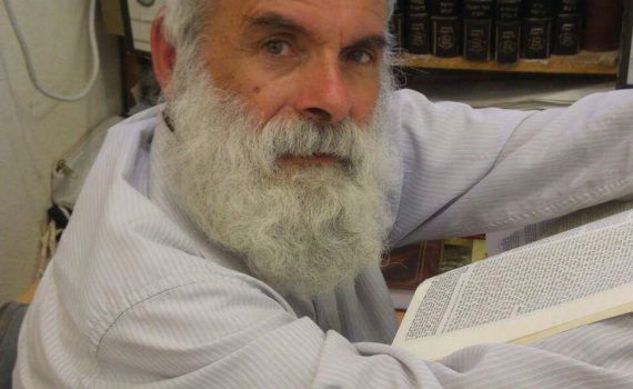 הרב אביחי רונצקי- הקדוש הגיבור