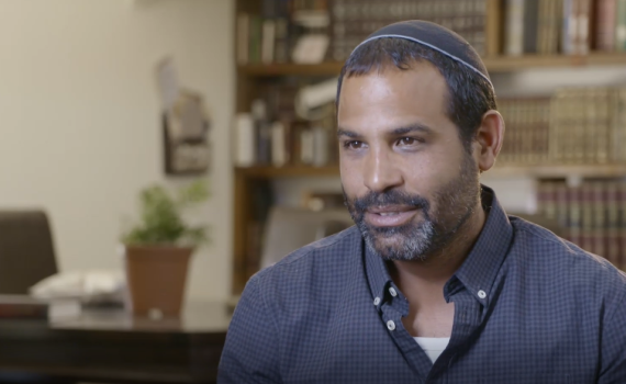 הצצה בלעדית: אודי דוידי חוזר למסך• צפו