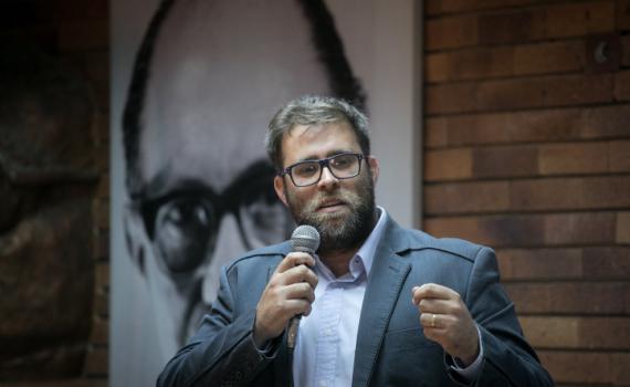 סקר שלילי: כמה מנדטים יקבל חזן במירוץ בתל אביב?