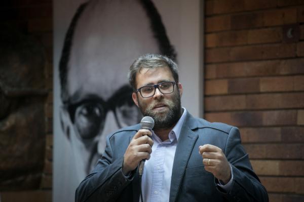 סקר שלילי: כמה מנדטים יקבל חזן במירוץ בתל אביב?