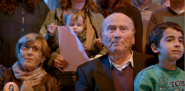 מרגש: 600 ניצולי שואה מבצעים יחד את השיר "חי"