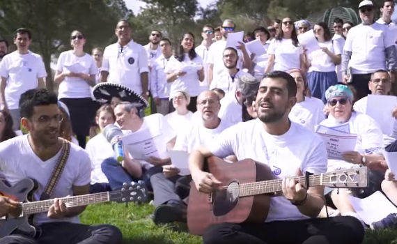 מרגש:ריבו והעולים החדשים שרים "לשוב הביתה"