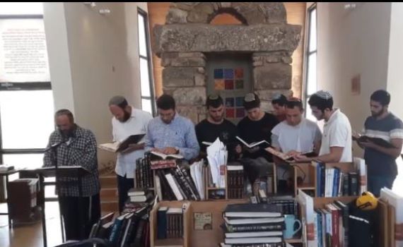 מבית החולים: הרב רונצקי בברכה אחרונה לתלמידים