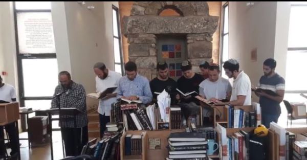 מבית החולים: הרב רונצקי בברכה אחרונה לתלמידים