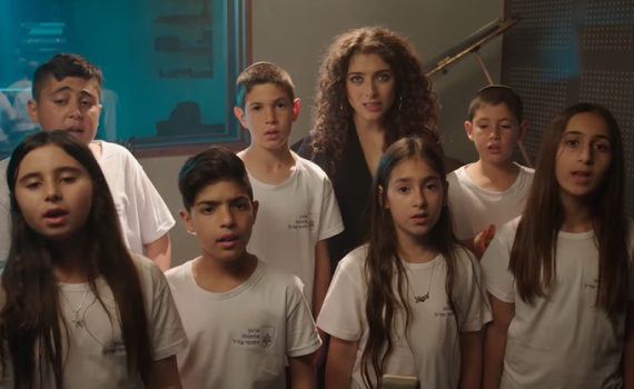 מצמרר: רוני דלומי ויתומי צה"ל בביצוע ל"תן"•צפו