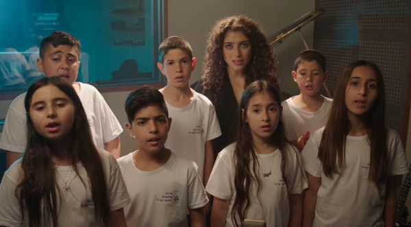 מצמרר: רוני דלומי ויתומי צה"ל בביצוע ל"תן"•צפו