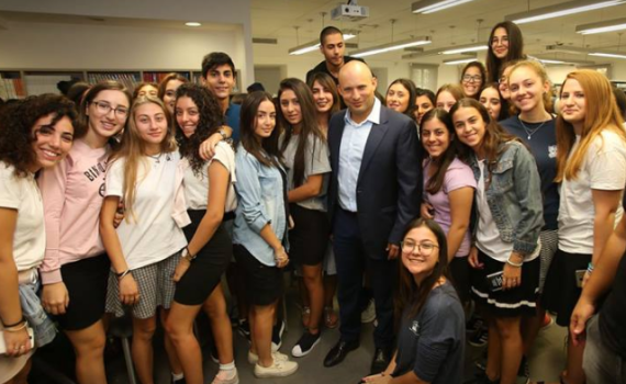 'אני צועקת כאב': מכתב פתוח לנפתלי בנט ואמא שלו