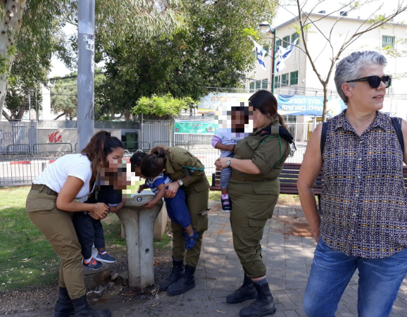 צה"ל: "פעילות החיילות עם המסתננים – בניגוד לנהלים"
