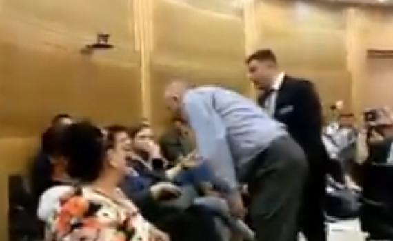 ח"כ רוזנטל התנפל על פעילה בדיון בכנסת. צפו