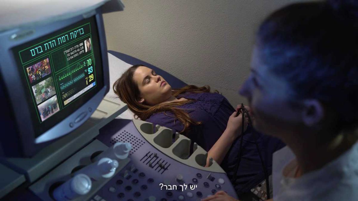 צפו: זה מה ששואלים נערה שהצהירה שהיא דתייה