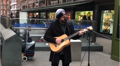 צפו: עומר אדם הופיע ברחוב וציטט את מסכת אבות