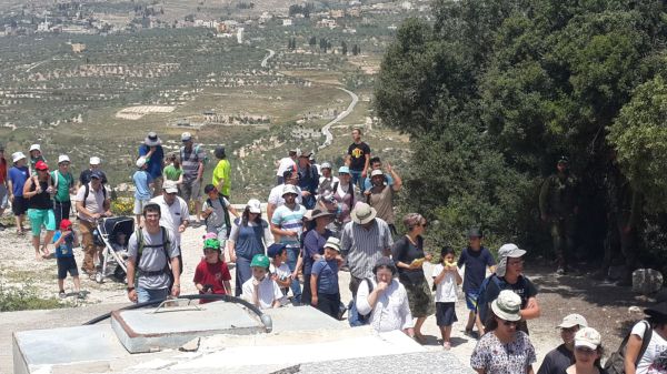 אלפים בשומרון; חגיגת אביב בפסח