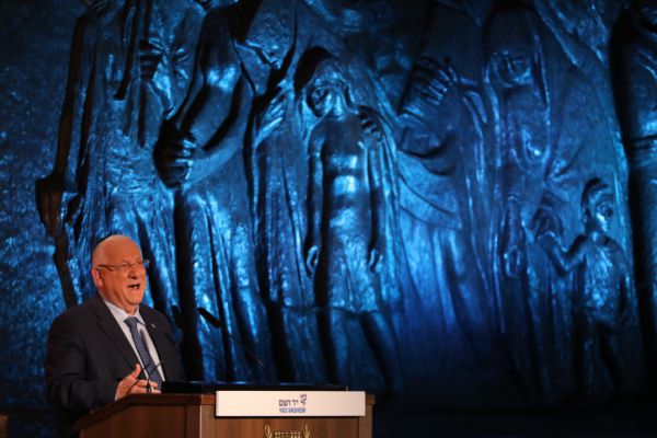 הנשיא ריבלין פנה לאירופה: "לא ניתן יד למכחישי שואה"