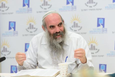 הרב שפירא:'הציונות הדתית עוברת תהליך של חילון'