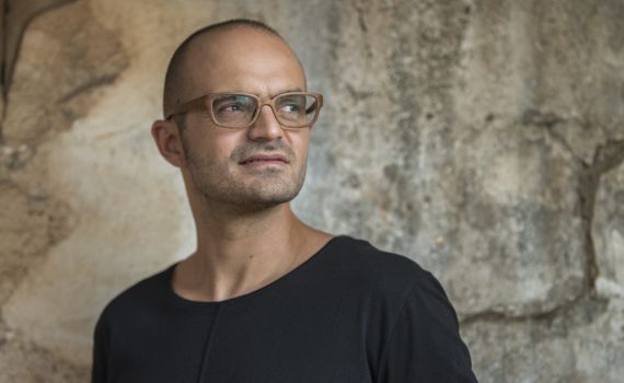 צפו: המחווה של אברהם טל לזכרו של אלון בקל