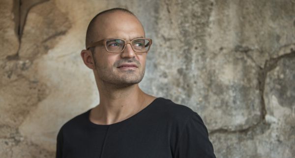 צפו: המחווה של אברהם טל לזכרו של אלון בקל