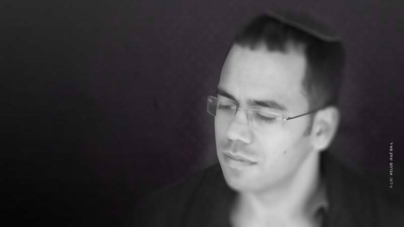 מרגש:מתי שריקי שר על רבו שנרצח בפיגוע• צפו